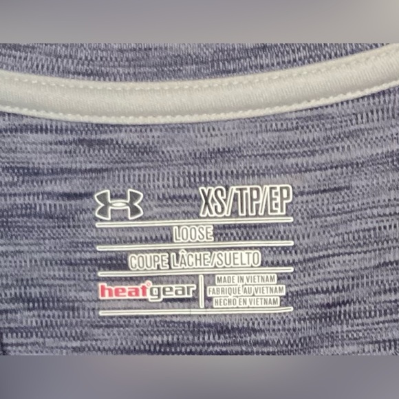 Two Women’s Under Armour Tees XS - Picture 5 of 11